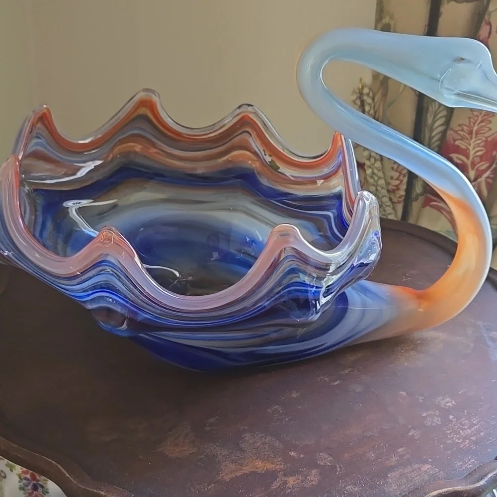 Vintage Mid Century Hand-blown Glass Swan Bowl - Picture 3 of 7